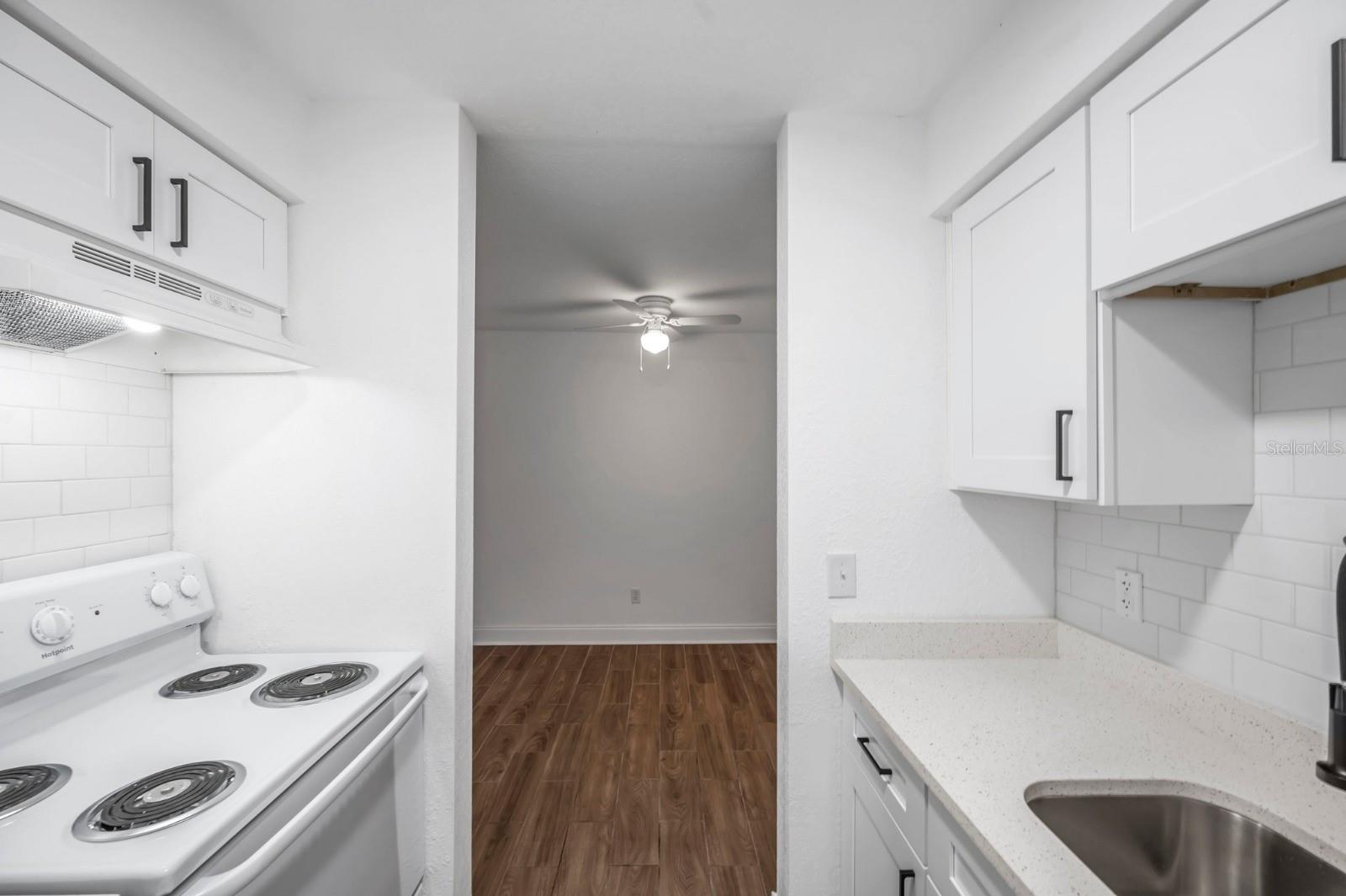 Image 3 of 24 For 2353 Shelley Street 6