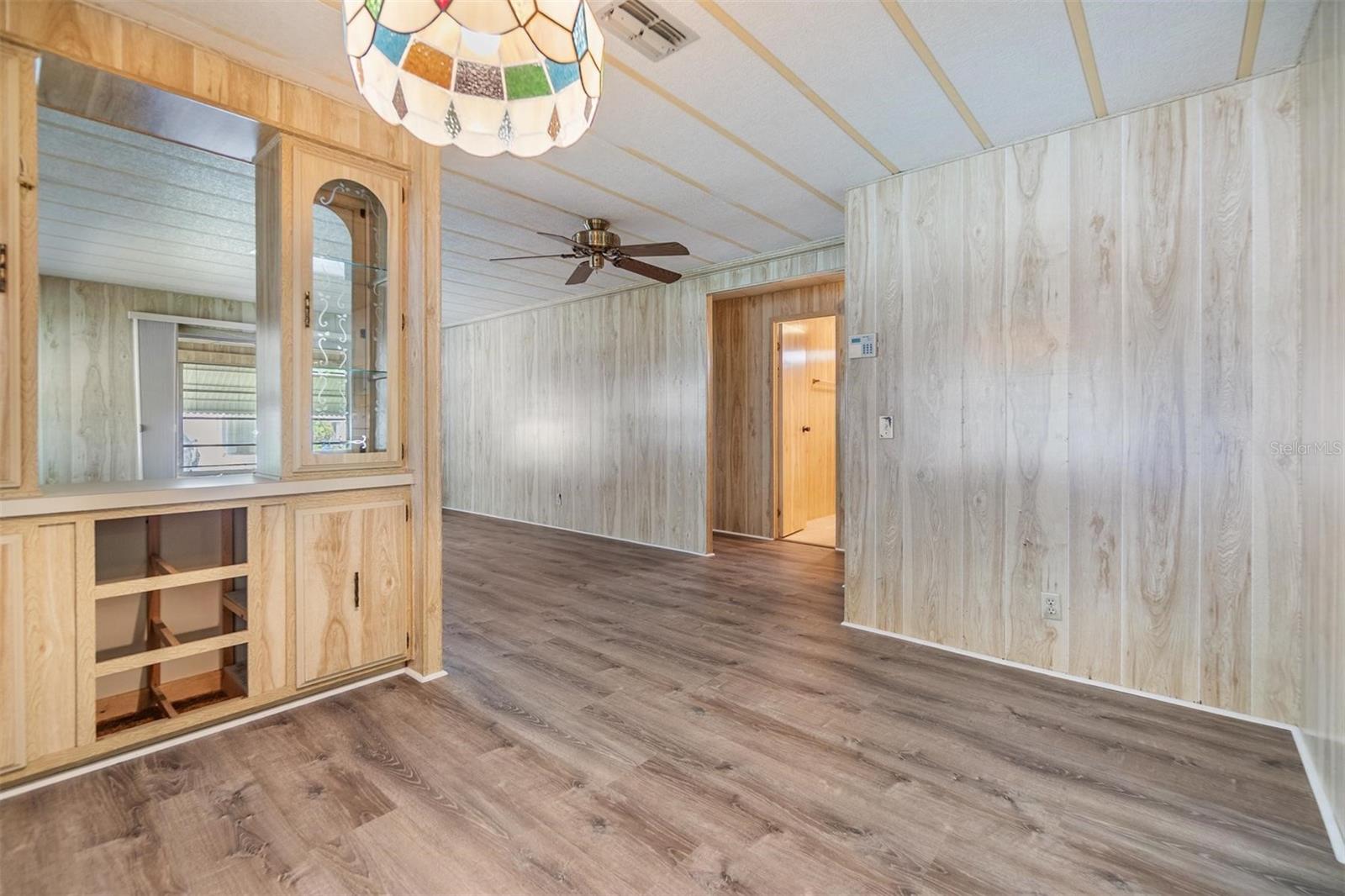 Listing photo id 11 for 3542 Castle Drive