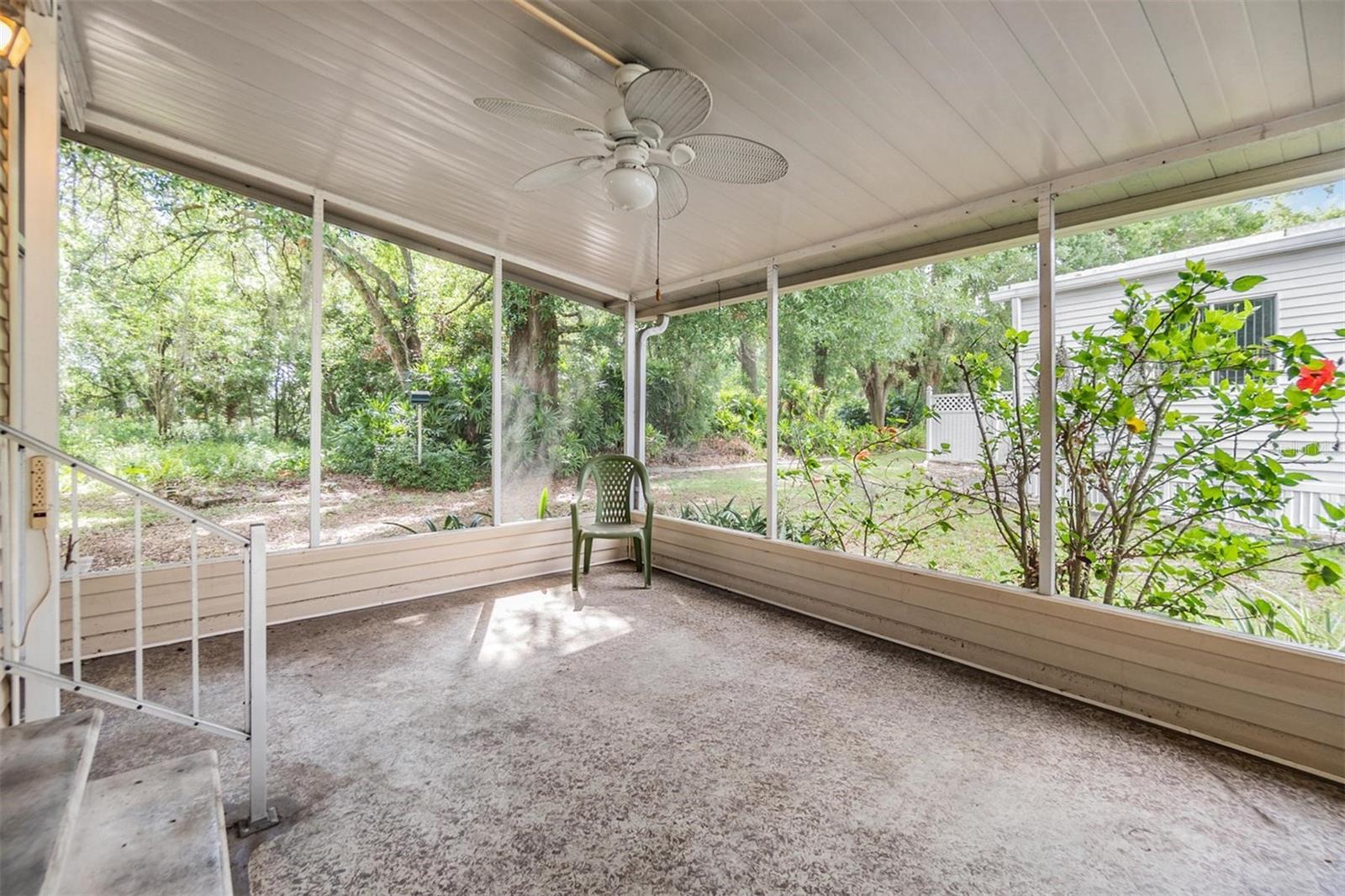 Listing photo id 18 for 3542 Castle Drive