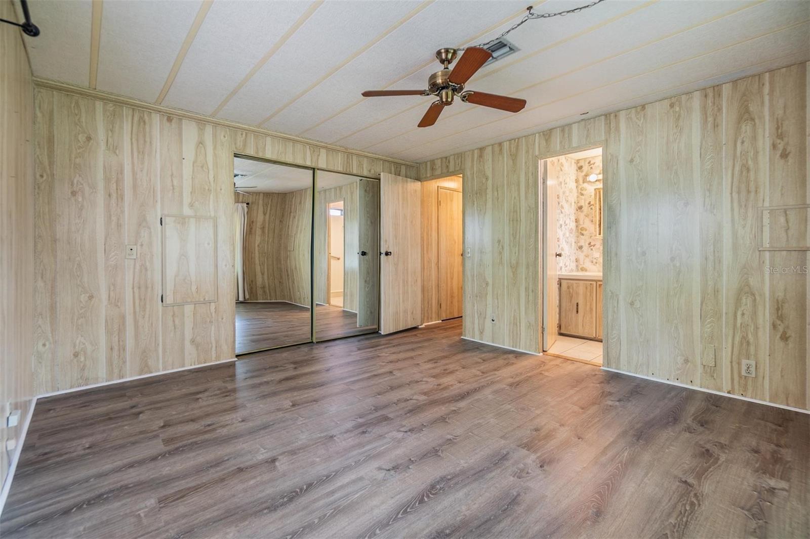 Listing photo id 20 for 3542 Castle Drive