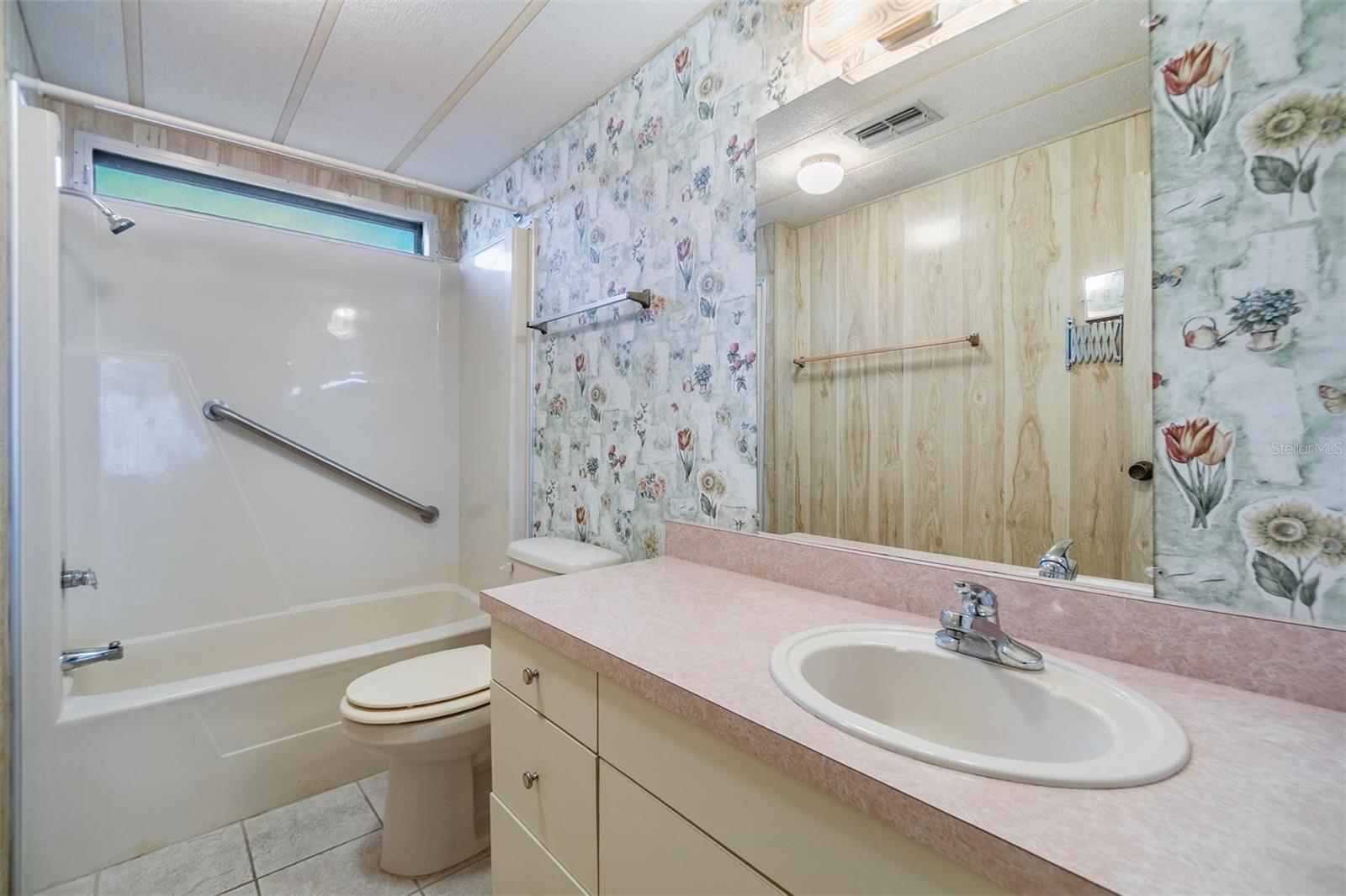 Listing photo id 22 for 3542 Castle Drive