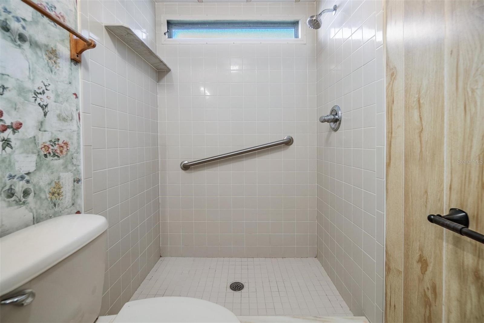 Listing photo id 23 for 3542 Castle Drive