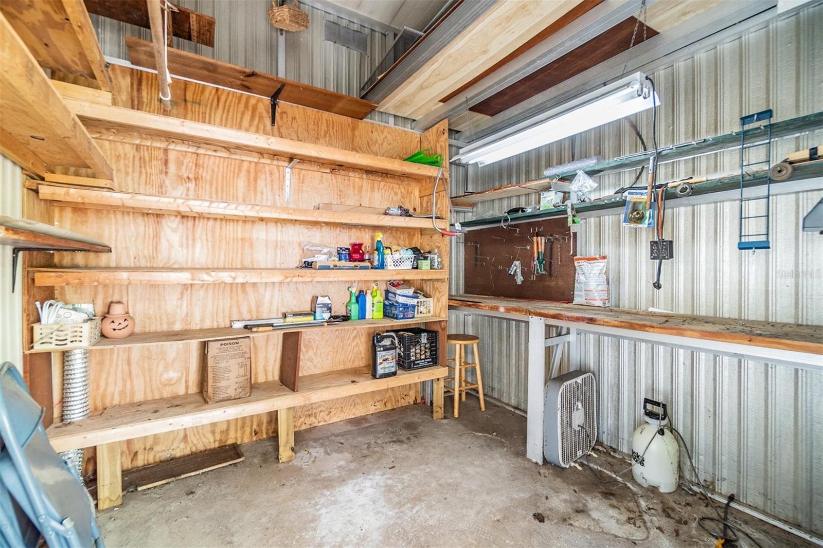 Listing photo id 25 for 3542 Castle Drive