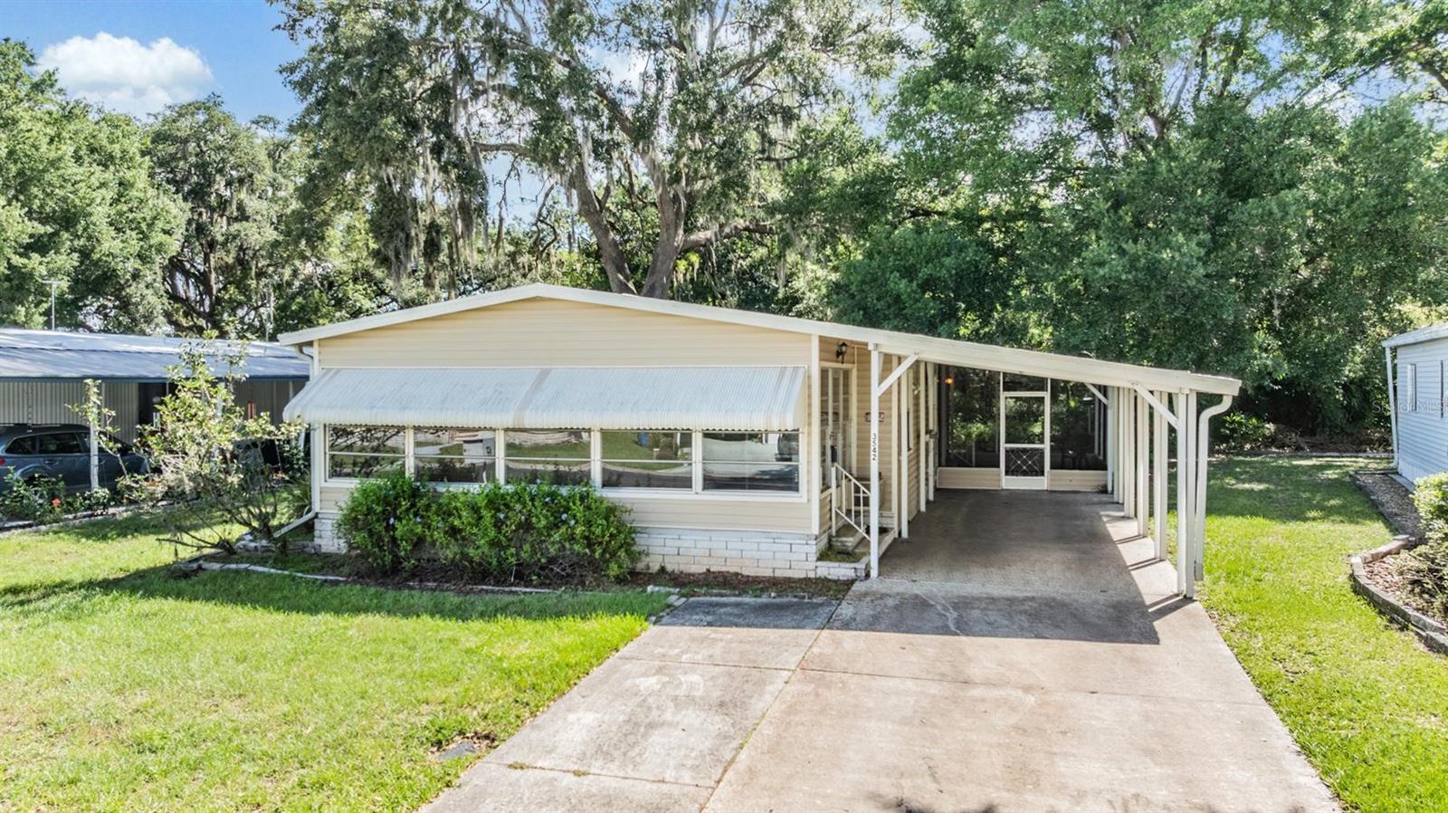 Listing photo id 1 for 3542 Castle Drive