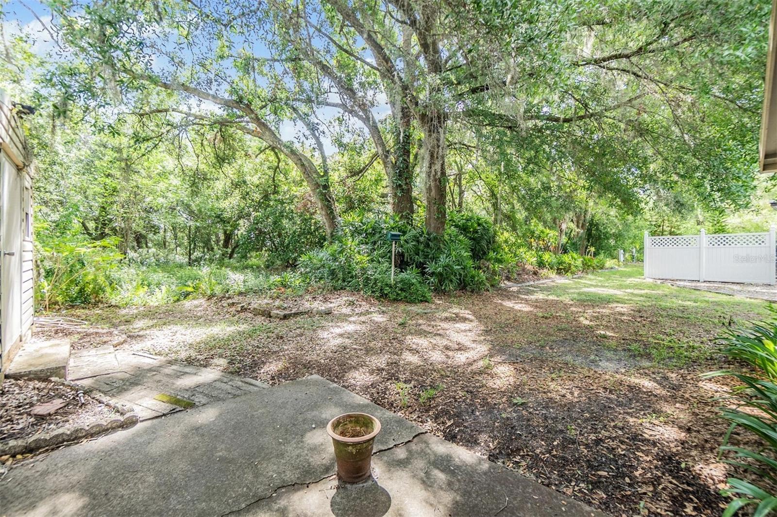 Listing photo id 31 for 3542 Castle Drive