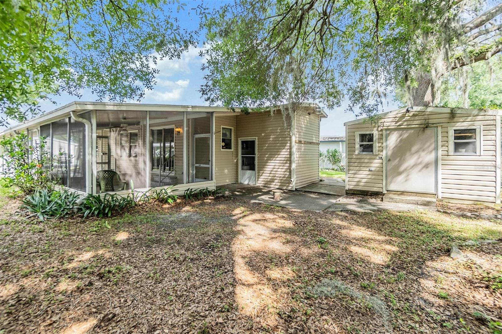 Listing photo id 33 for 3542 Castle Drive