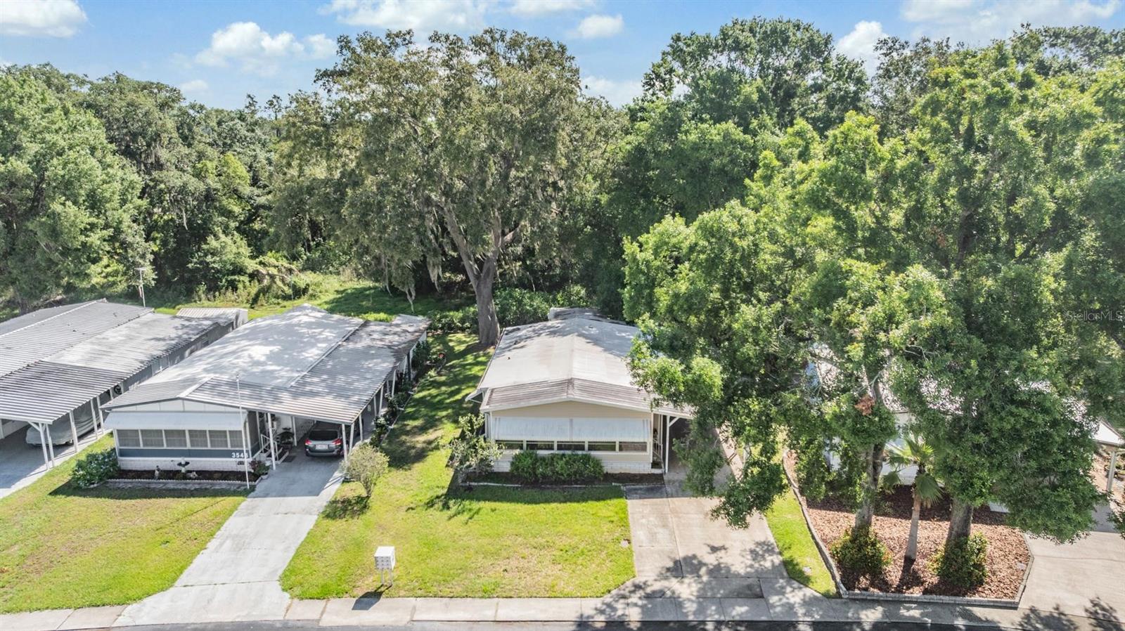 Listing photo id 36 for 3542 Castle Drive
