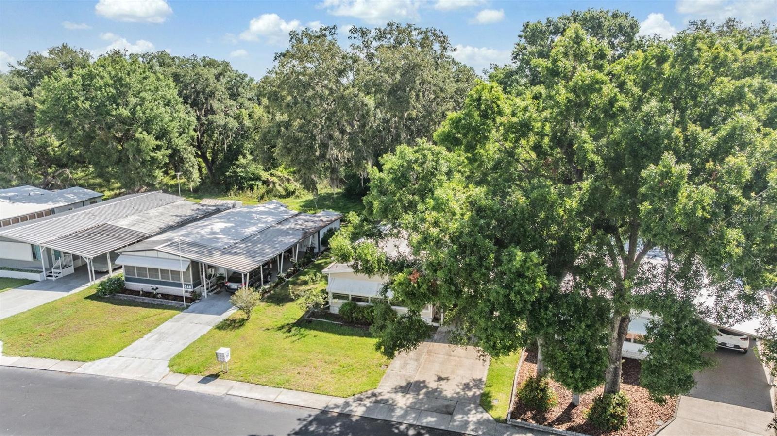 Listing photo id 37 for 3542 Castle Drive