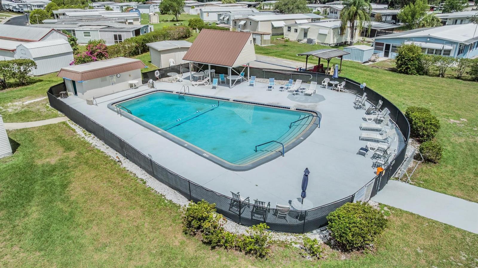 Listing photo id 41 for 3542 Castle Drive