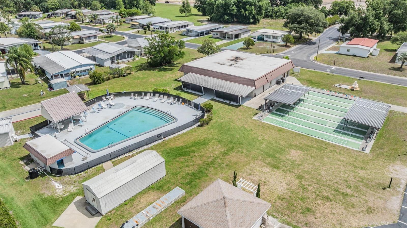 Listing photo id 44 for 3542 Castle Drive