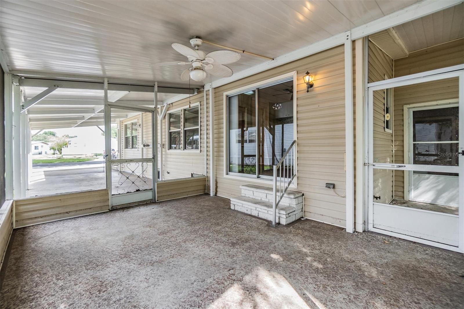 Listing photo id 3 for 3542 Castle Drive