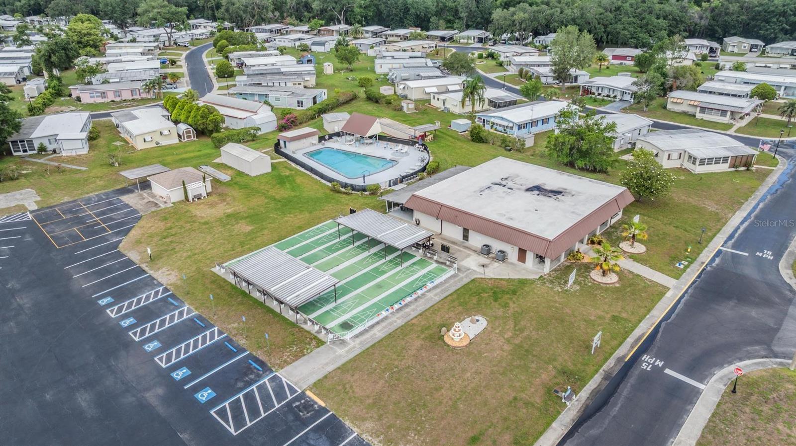 Listing photo id 48 for 3542 Castle Drive