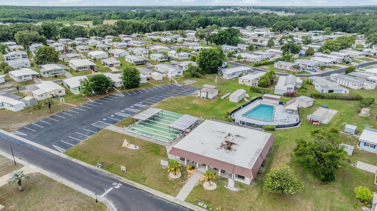 Listing photo id 49 for 3542 Castle Drive