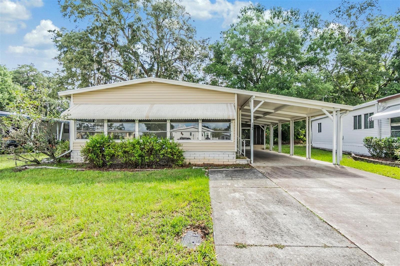 Listing photo id 52 for 3542 Castle Drive