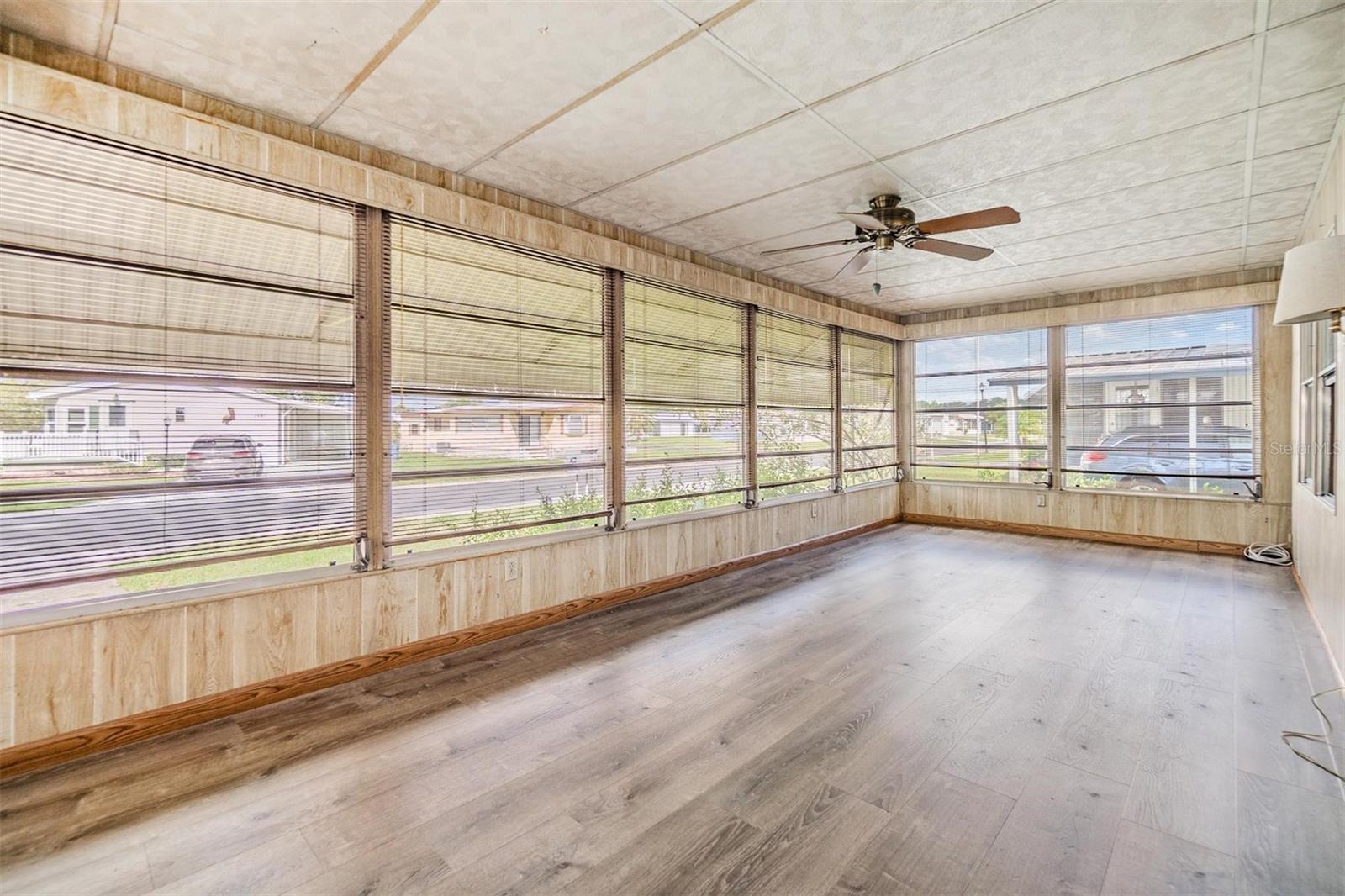 Listing photo id 5 for 3542 Castle Drive