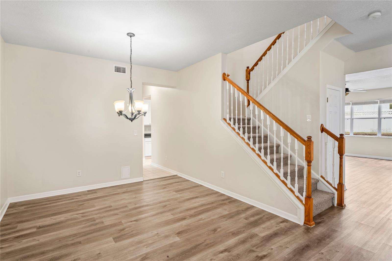 Image 8 of 27 For 7249 Bridgeview Drive