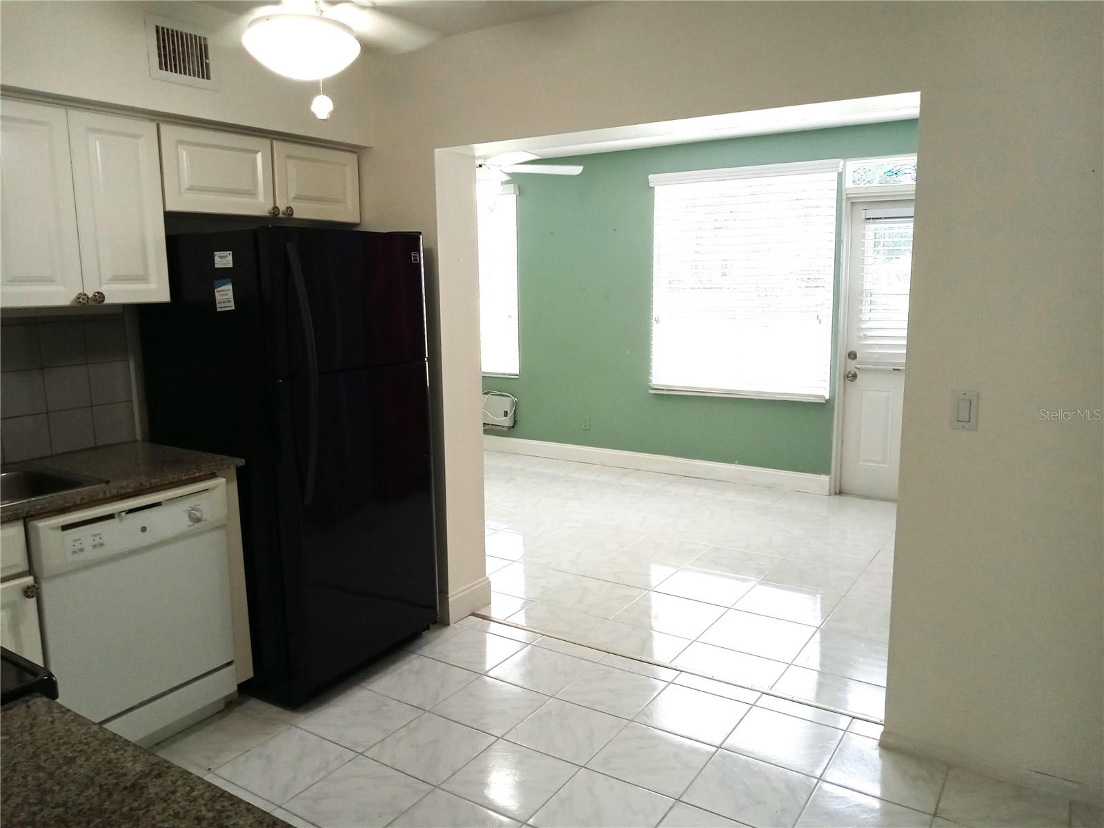 Image 11 of 55 For 2447 Ecuadorian Way 11