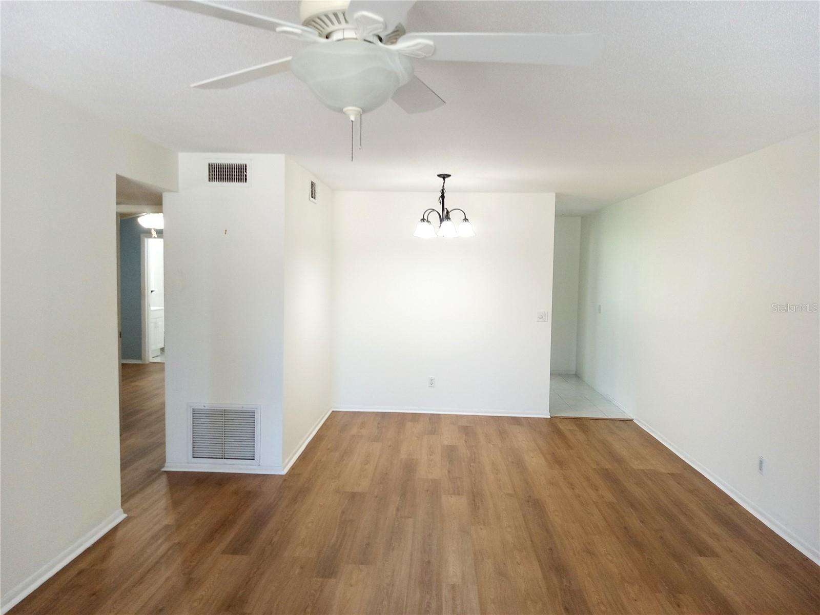 Image 4 of 55 For 2447 Ecuadorian Way 11