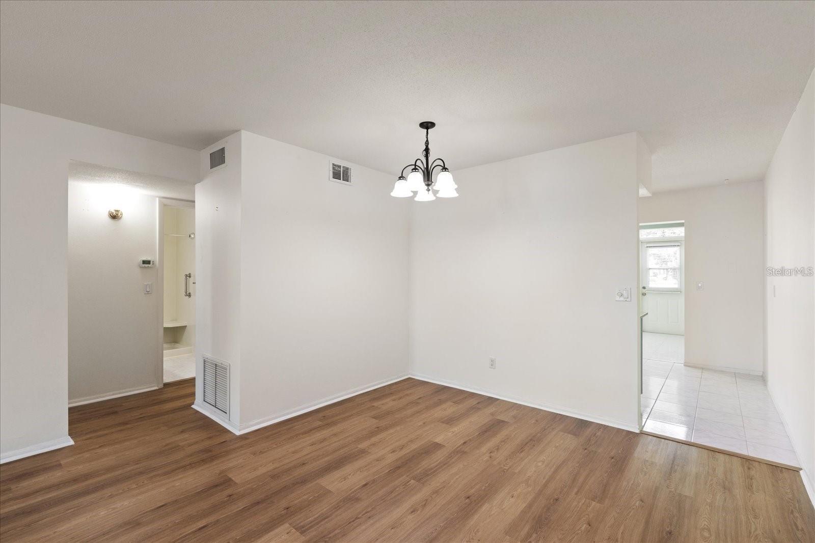 Image 6 of 55 For 2447 Ecuadorian Way 11