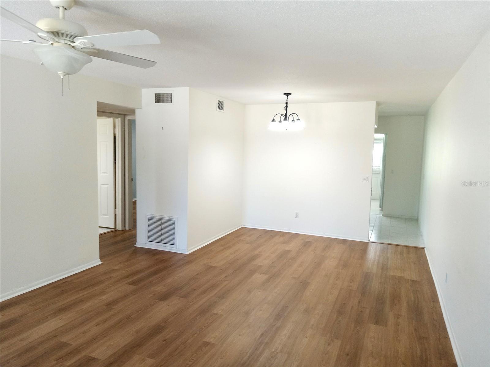 Image 7 of 55 For 2447 Ecuadorian Way 11