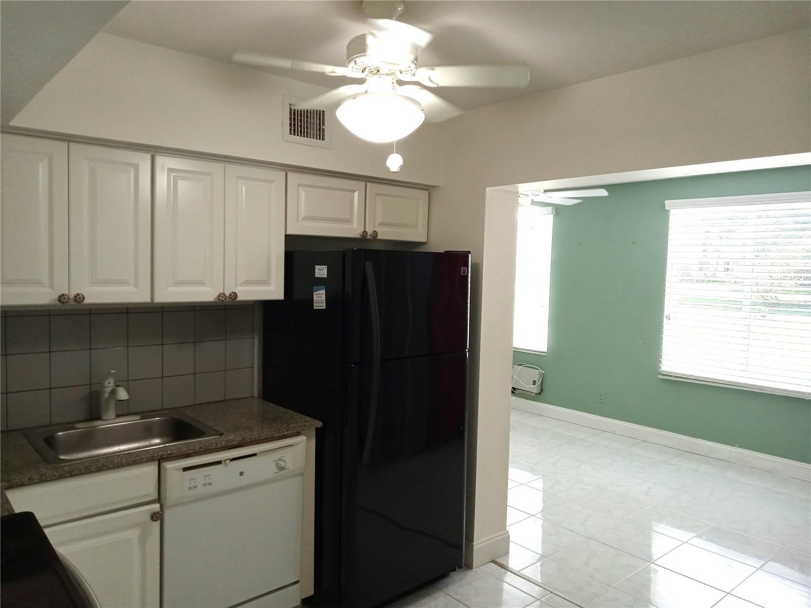 Image 8 of 55 For 2447 Ecuadorian Way 11