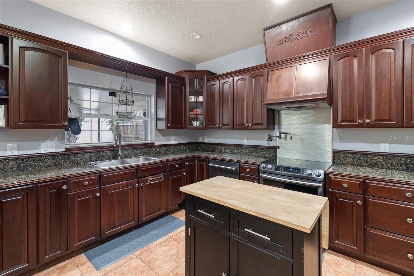 Image 11 of 41 For 13957 80th Avenue