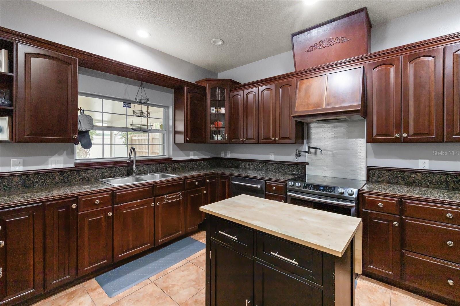 Image 15 of 41 For 13957 80th Avenue