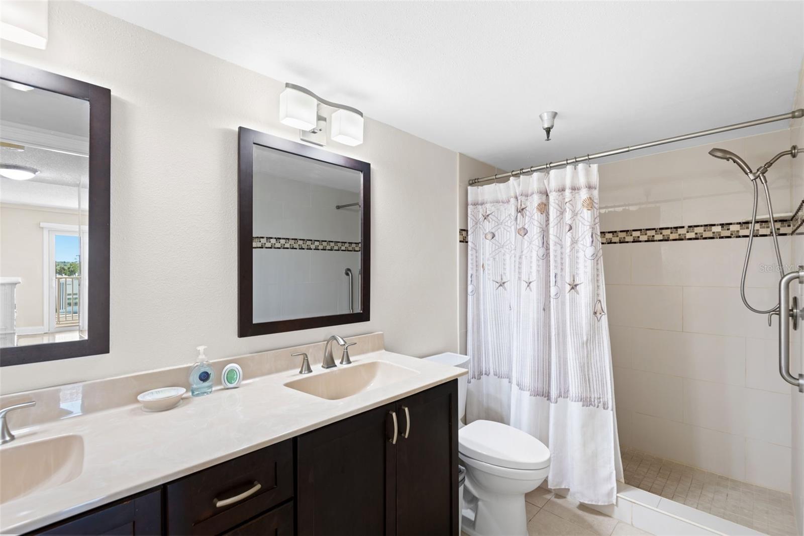 Image 21 of 32 For 13440 Gulf Boulevard 202
