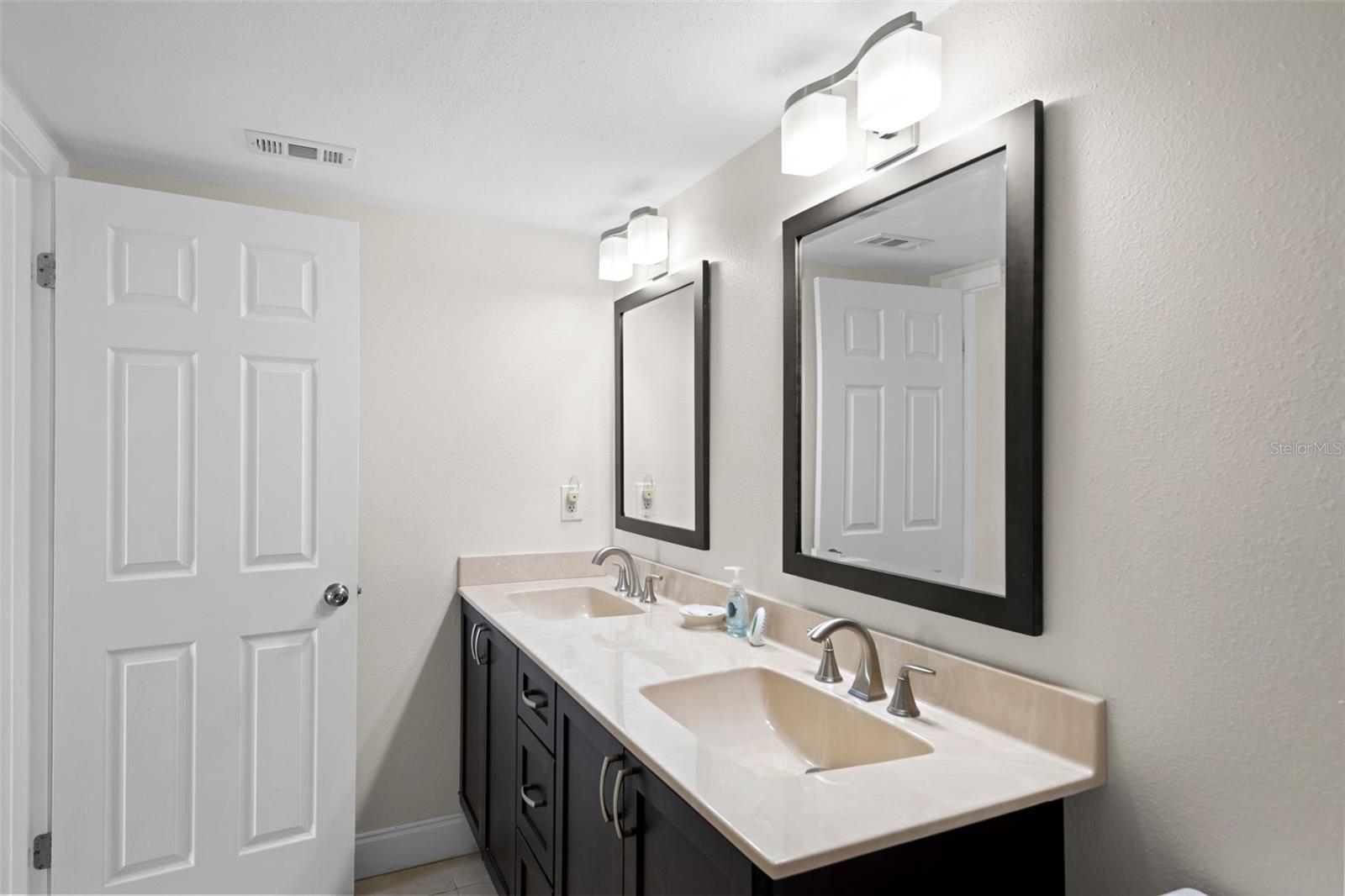 Image 22 of 32 For 13440 Gulf Boulevard 202