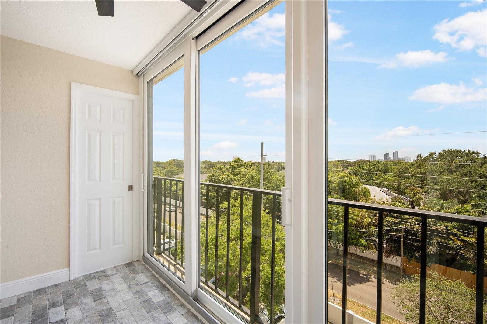 Image 15 of 26 For 3211 Swann Avenue 605