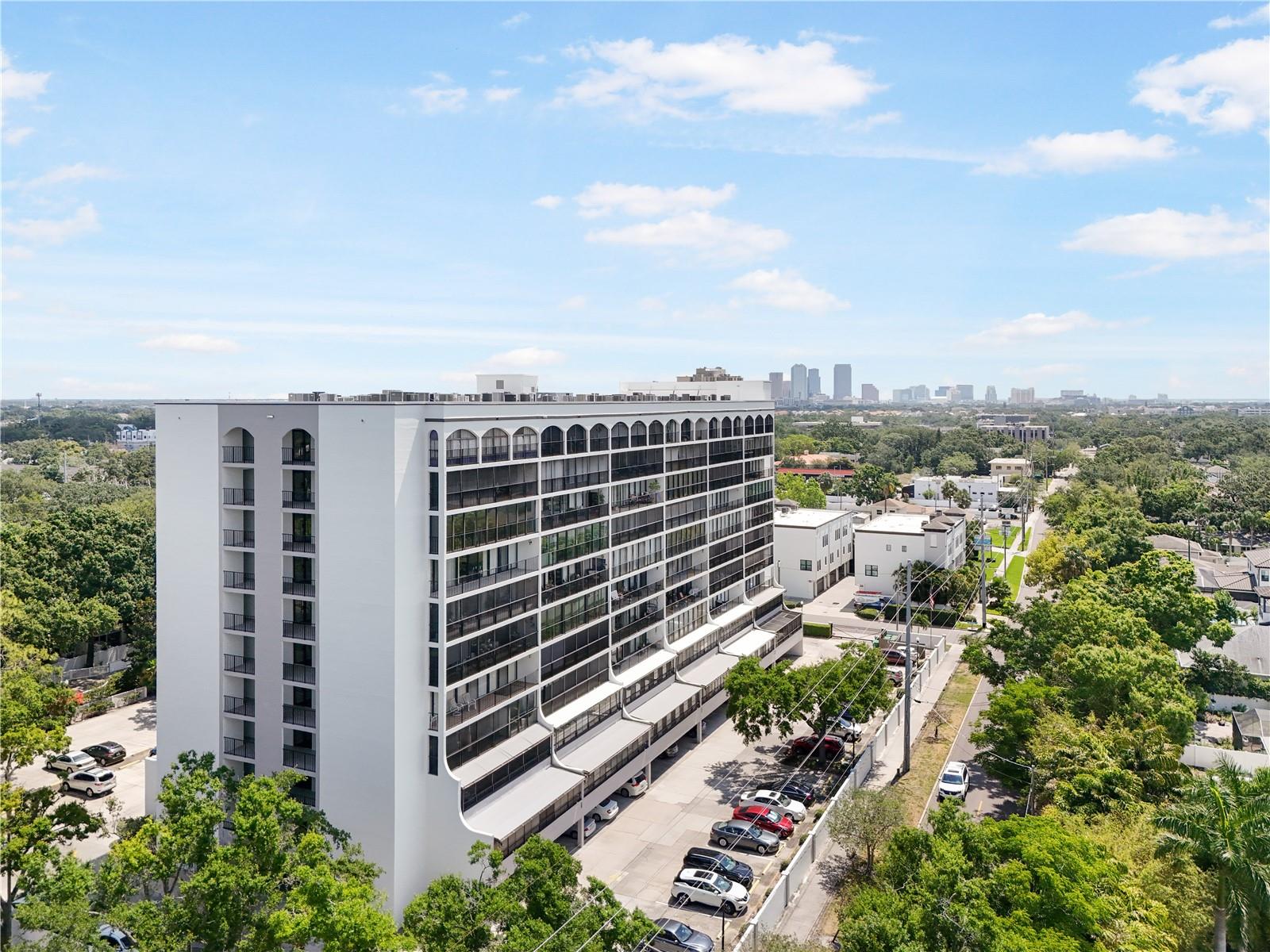 Image 23 of 26 For 3211 Swann Avenue 605