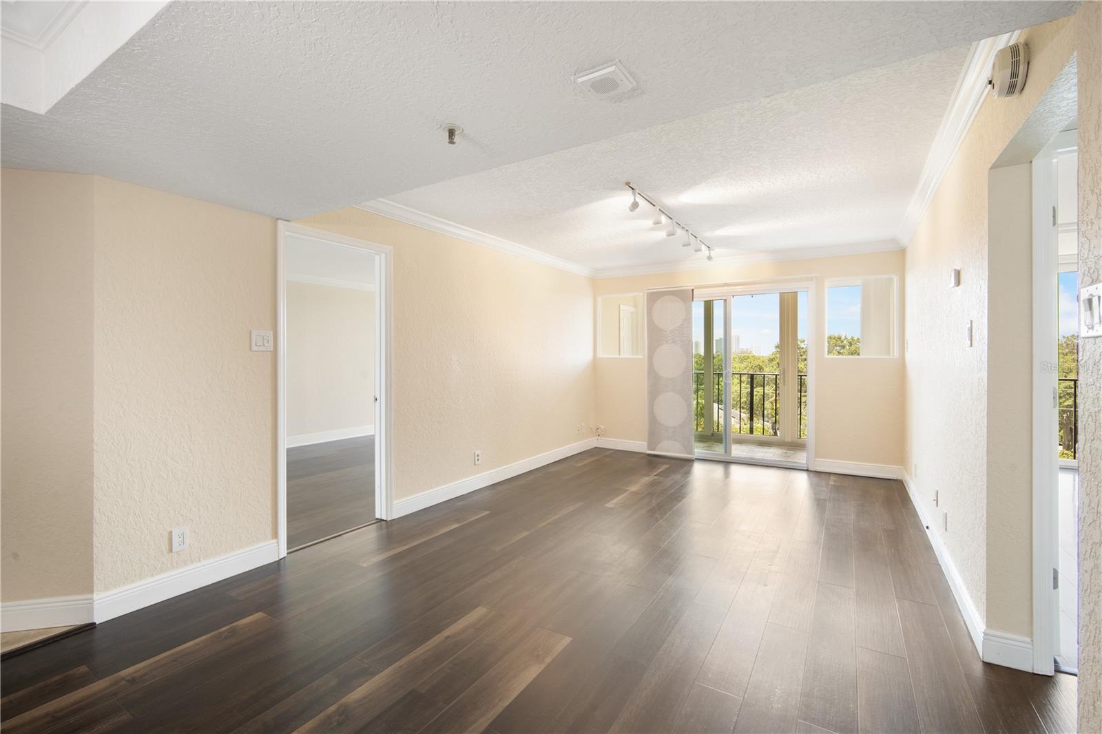 Image 3 of 26 For 3211 Swann Avenue 605