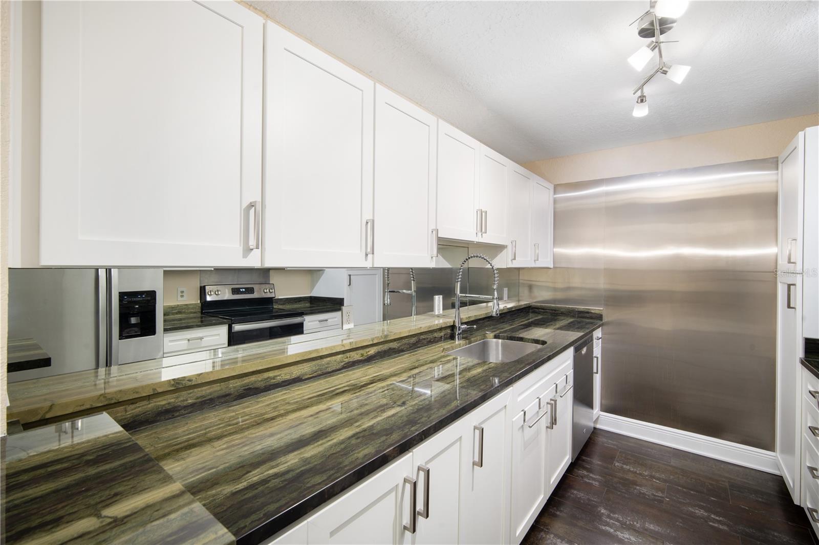 Image 5 of 26 For 3211 Swann Avenue 605