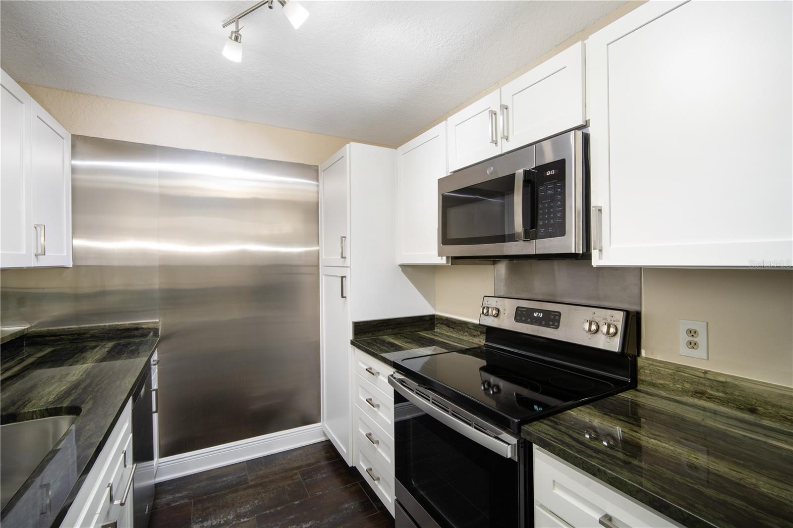 Image 6 of 26 For 3211 Swann Avenue 605