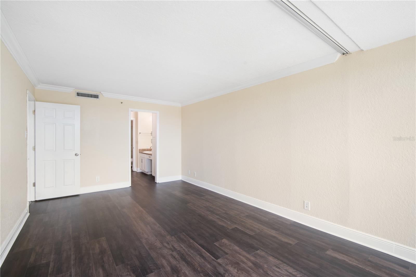 Image 8 of 26 For 3211 Swann Avenue 605