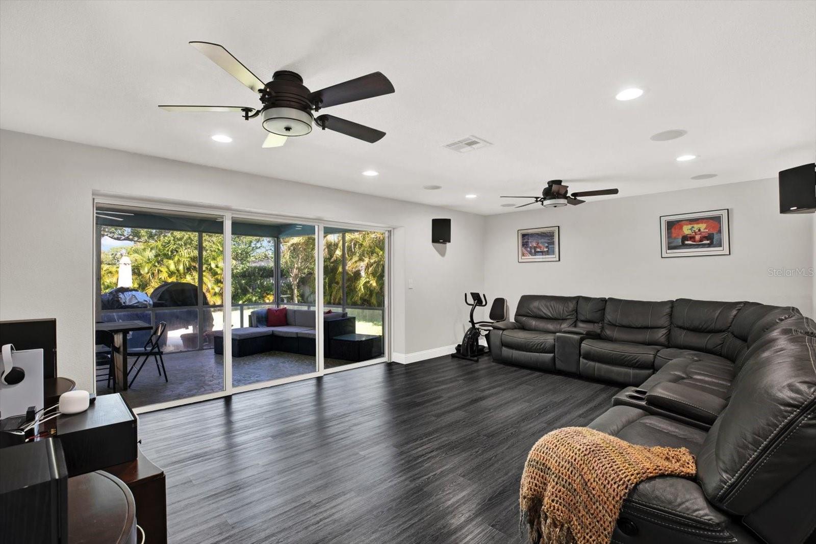 Image 4 of 32 For 7092 119th Street