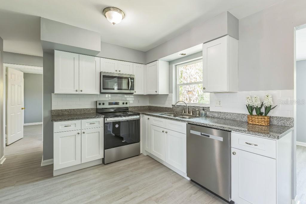 Image 9 of 24 For 106 Avery Avenue