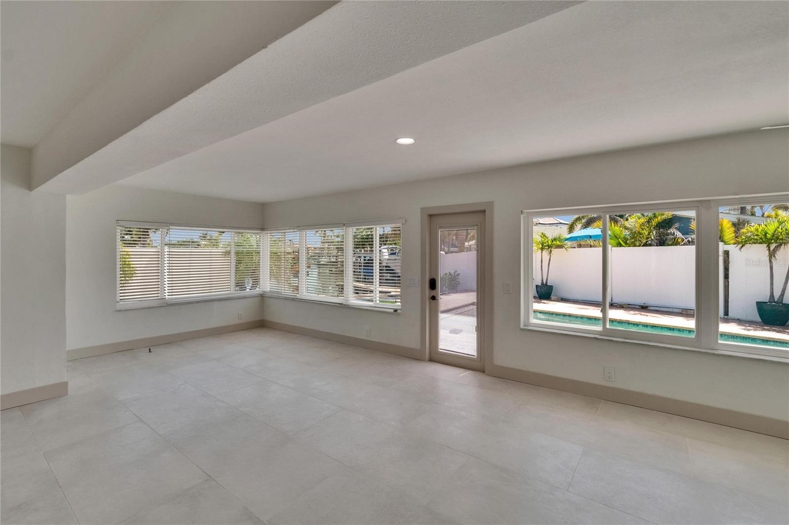 Image 21 of 75 For 1492 Sea Gull Drive S
