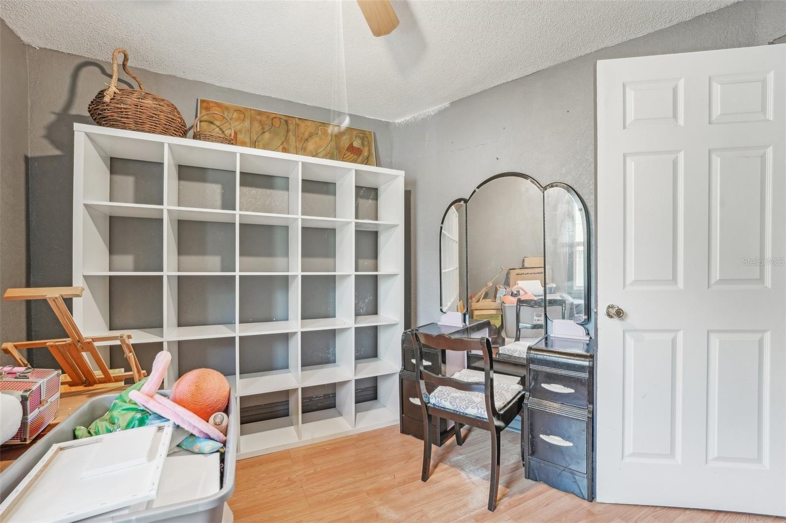 Listing photo id 8 for 4801 71st Street N
