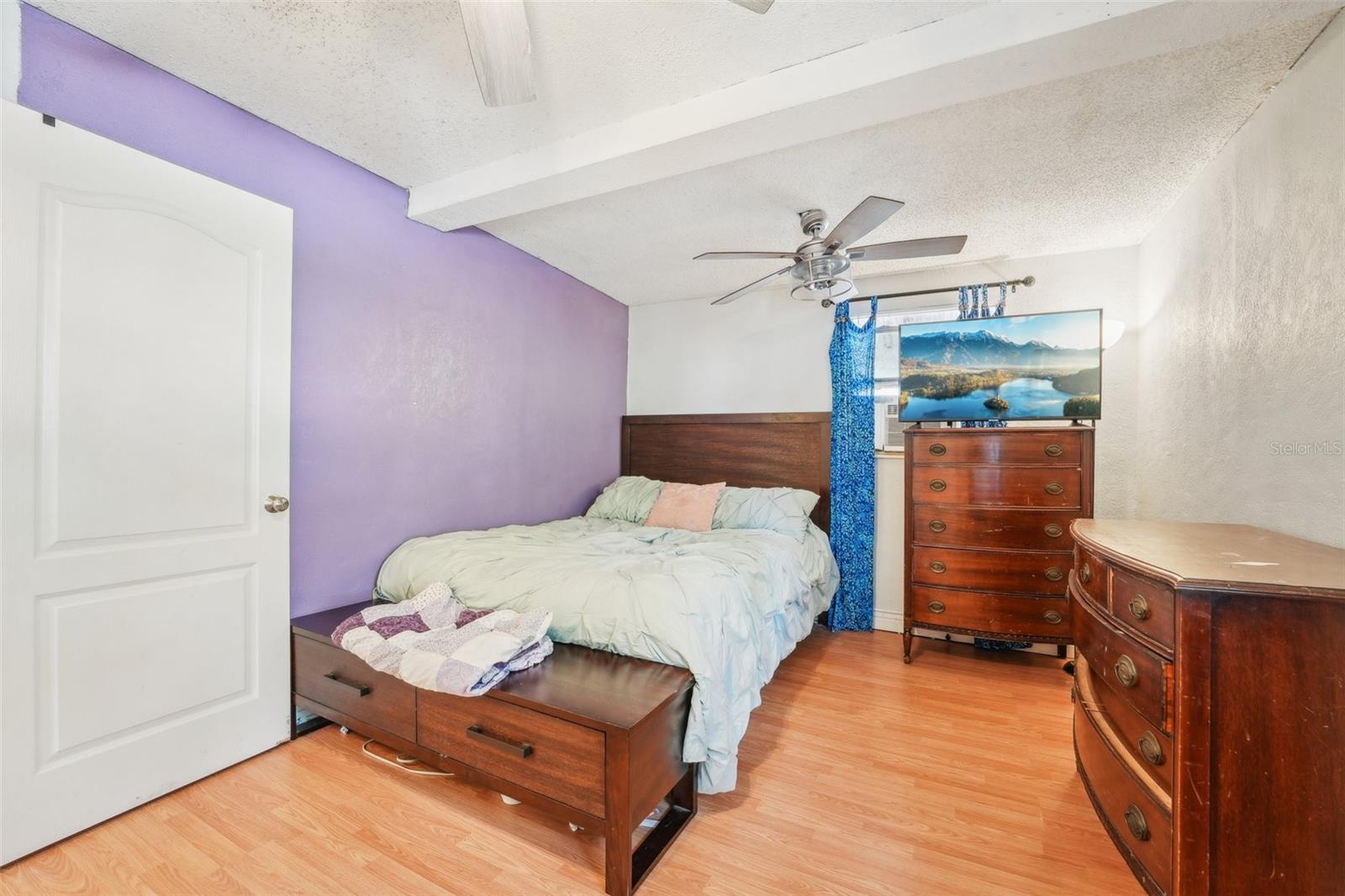 Listing photo id 9 for 4801 71st Street N