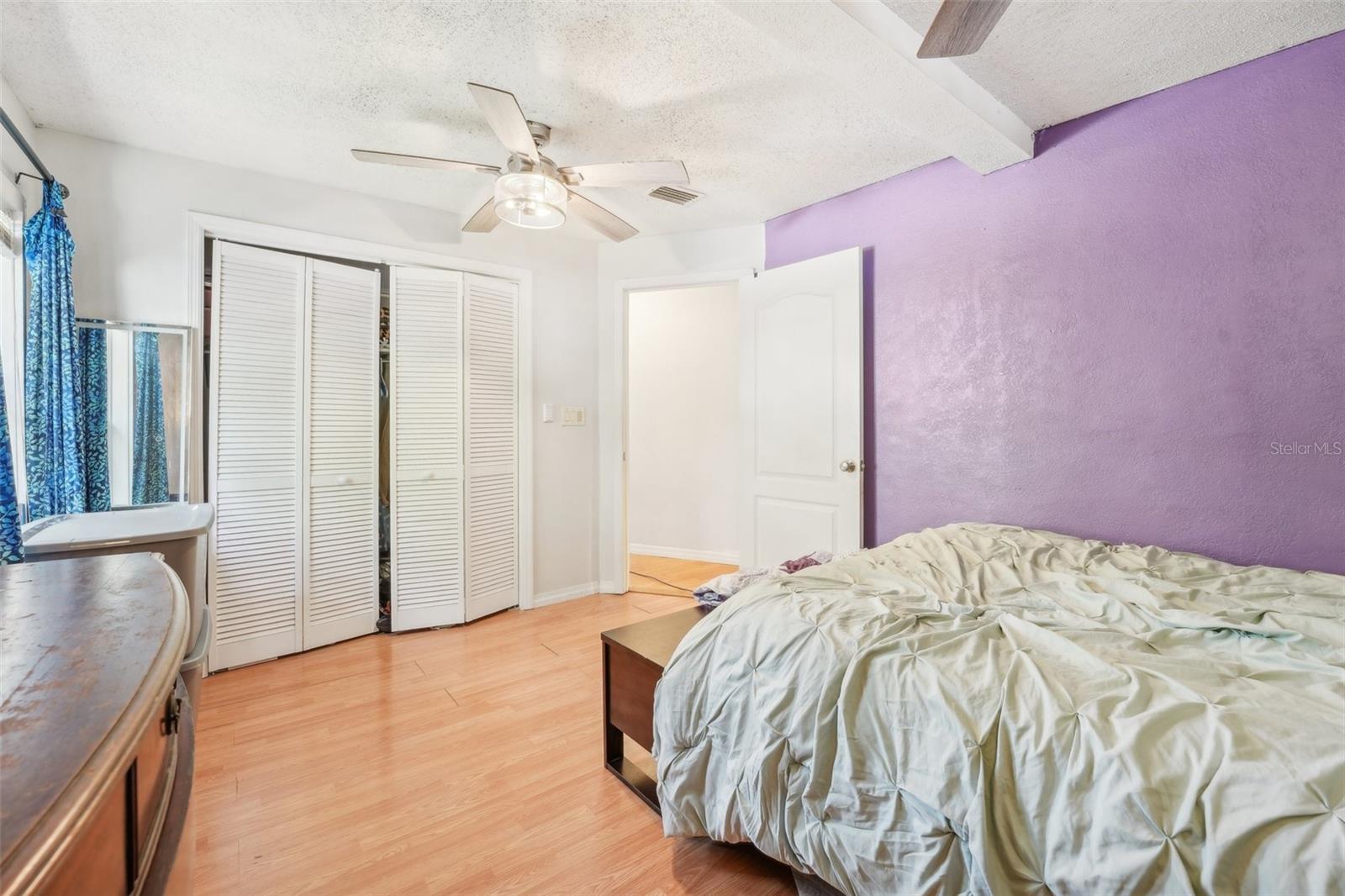 Listing photo id 10 for 4801 71st Street N