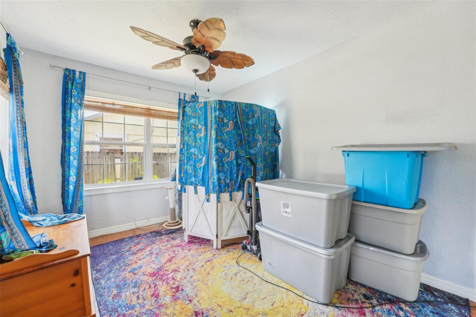 Listing photo id 12 for 4801 71st Street N