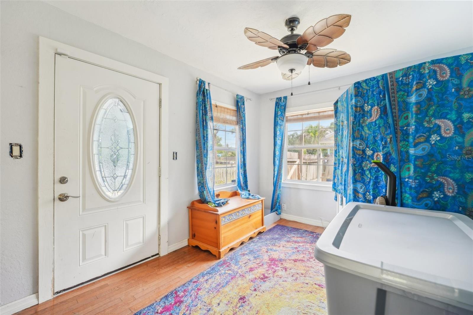 Listing photo id 14 for 4801 71st Street N