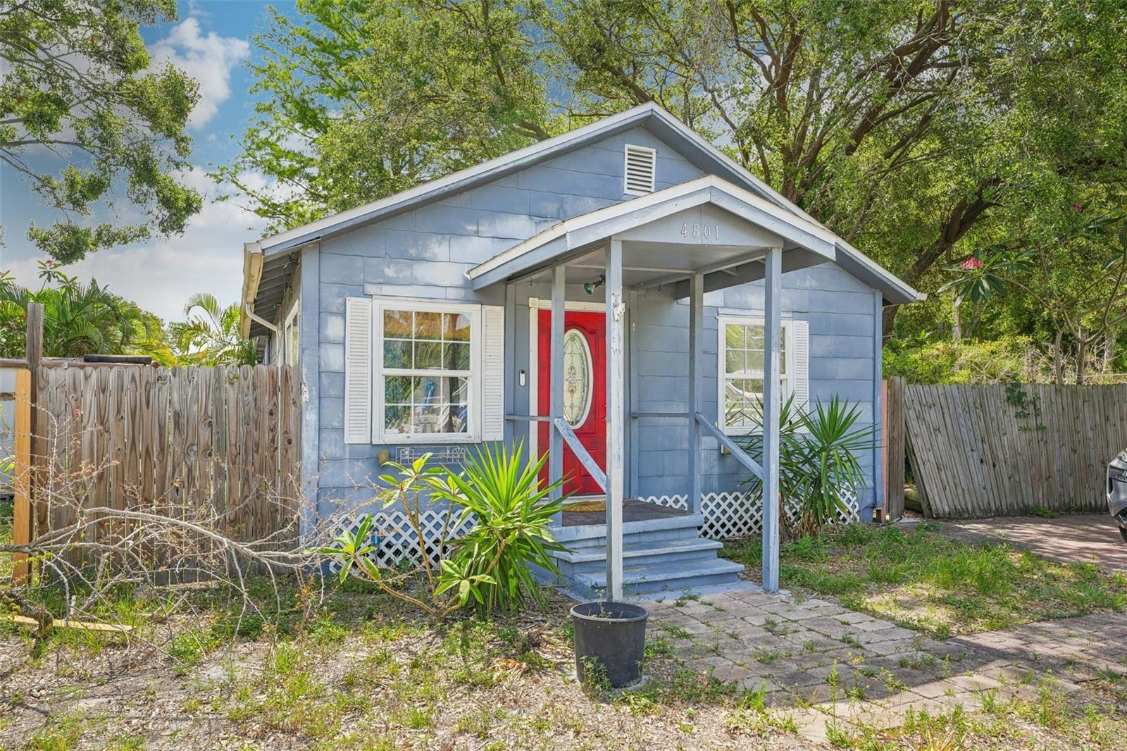 Listing photo id 16 for 4801 71st Street N