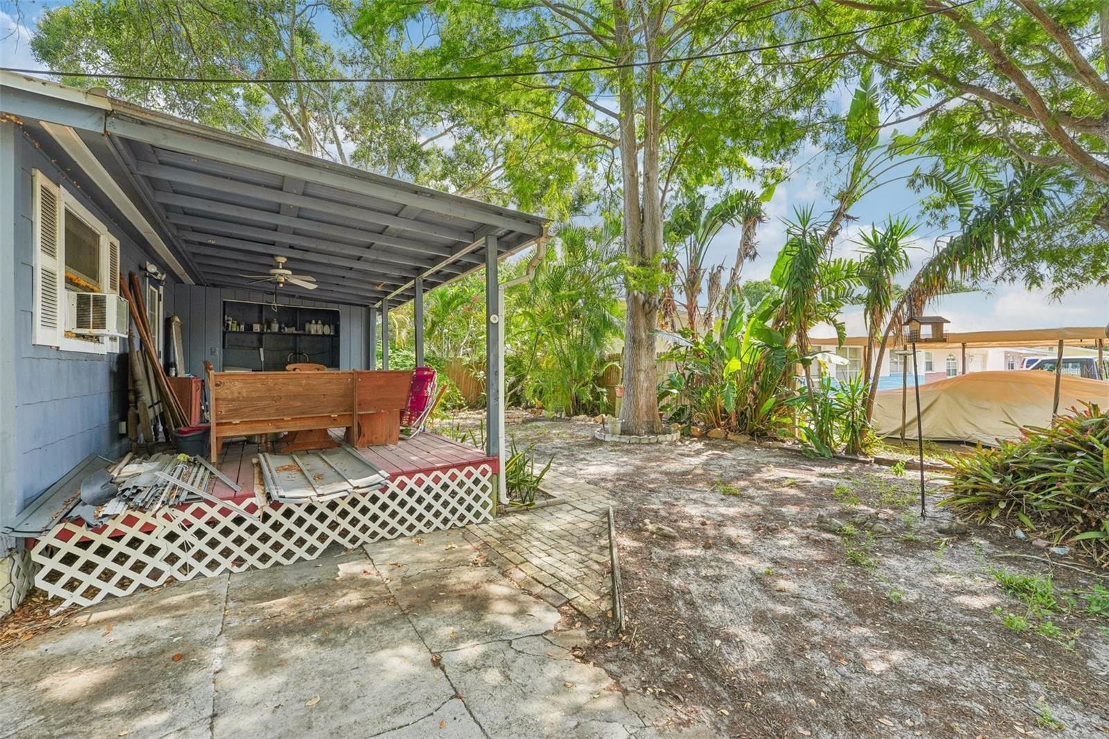 Listing photo id 17 for 4801 71st Street N