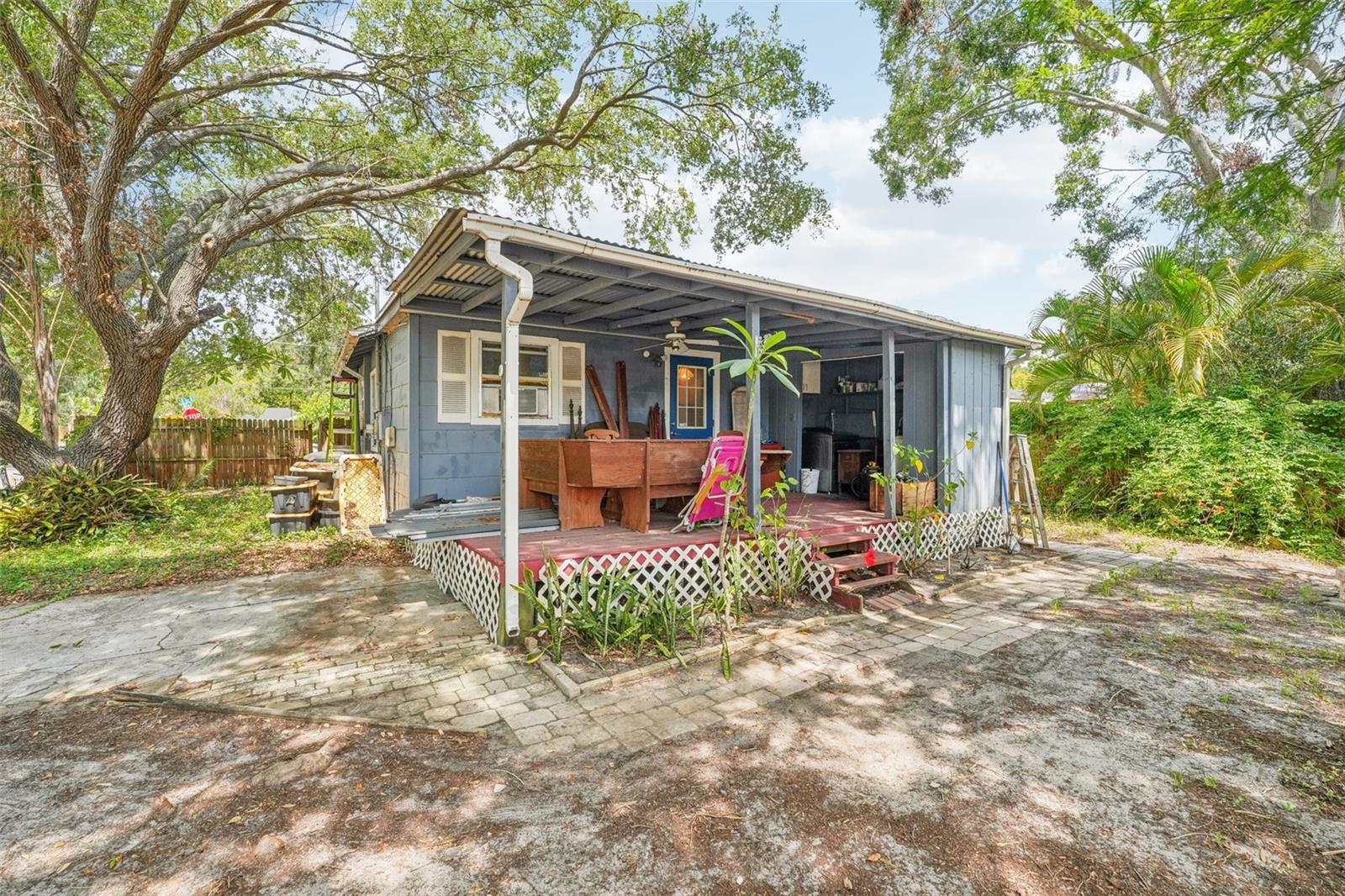 Listing photo id 18 for 4801 71st Street N
