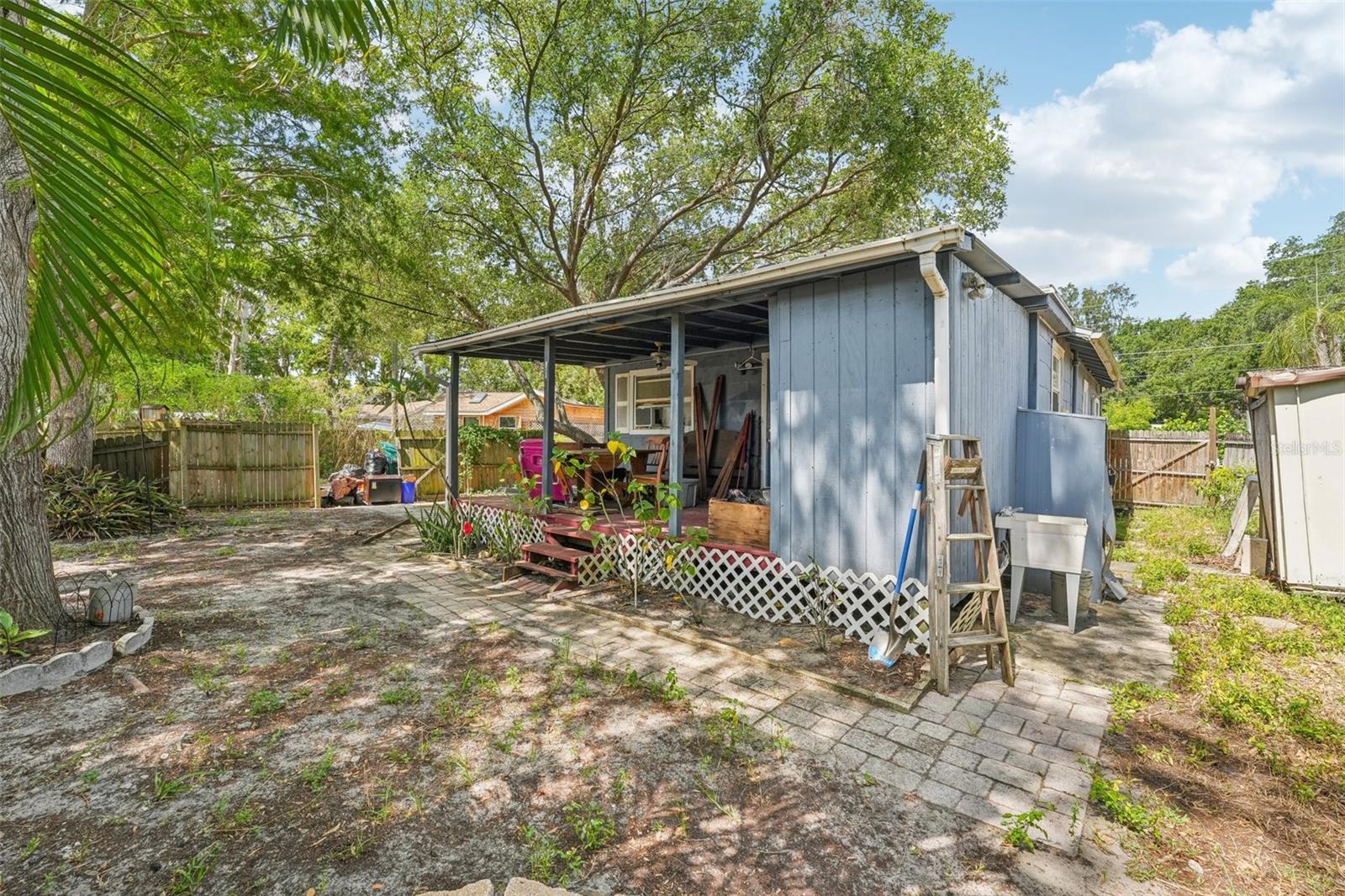 Listing photo id 20 for 4801 71st Street N