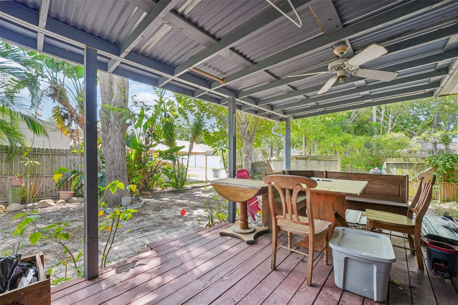 Listing photo id 21 for 4801 71st Street N