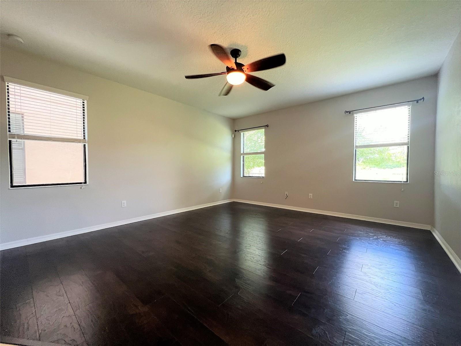 Listing photo id 8 for 1221 Ballard Green Place
