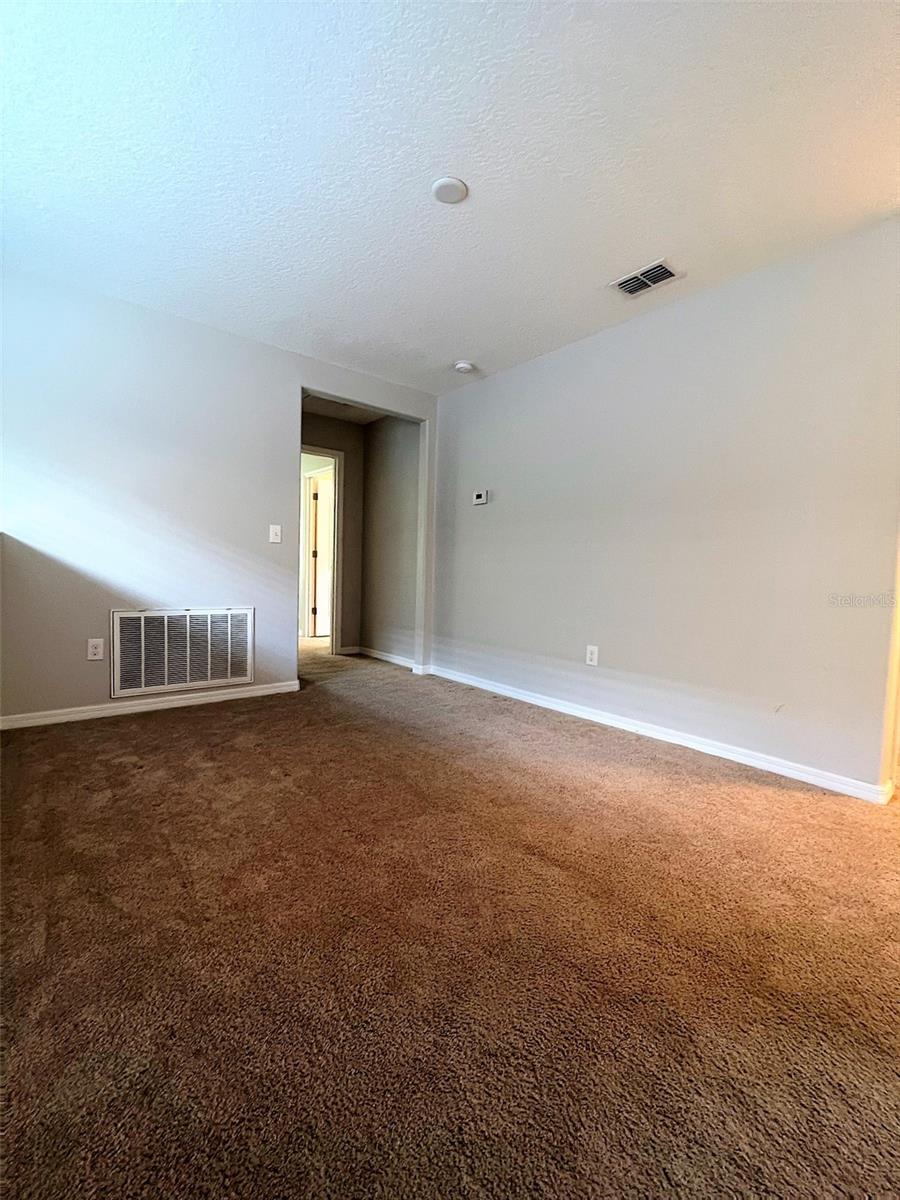 Listing photo id 9 for 1221 Ballard Green Place